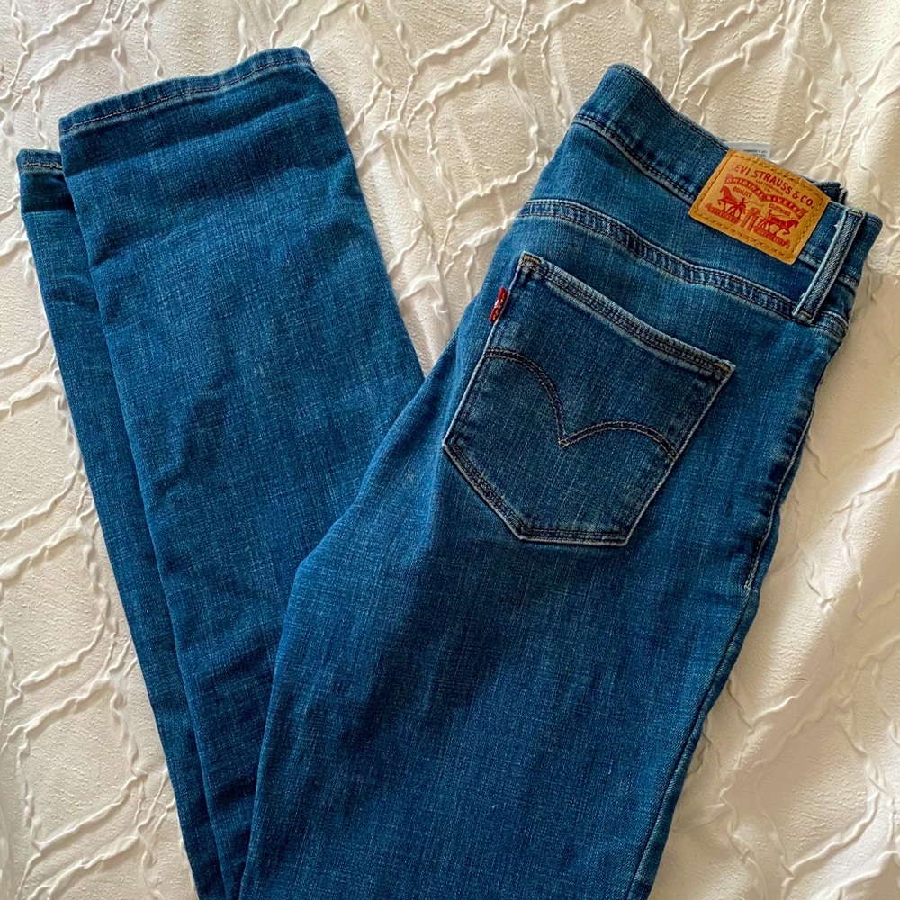 Women’s Levi stretch jeans